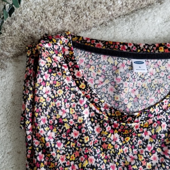 NWT Velvet Floral Top
Old navy yellow pink black - Picture 2 of 8